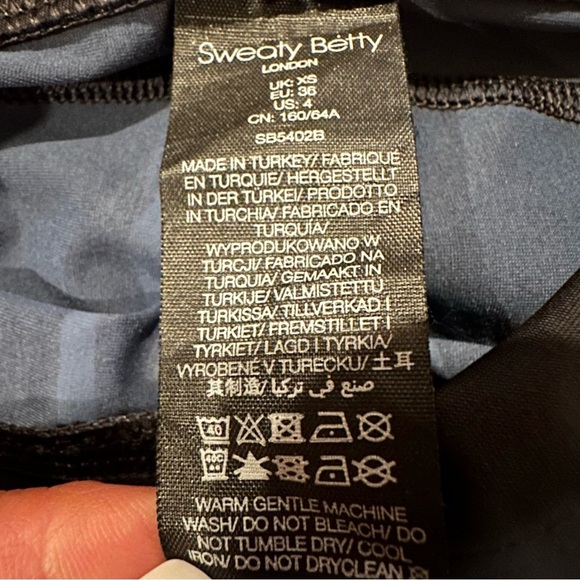 Sweaty Betty Zero Gravity 7/8 Length Blue Animal Fragment Leggings (XS/BNWOT) - Picture 10 of 10